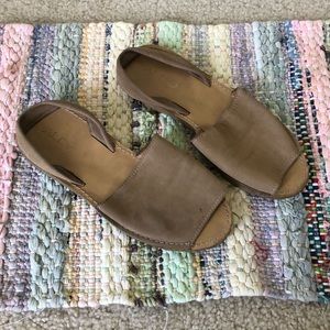 ALDO slip on sandal 🐠
